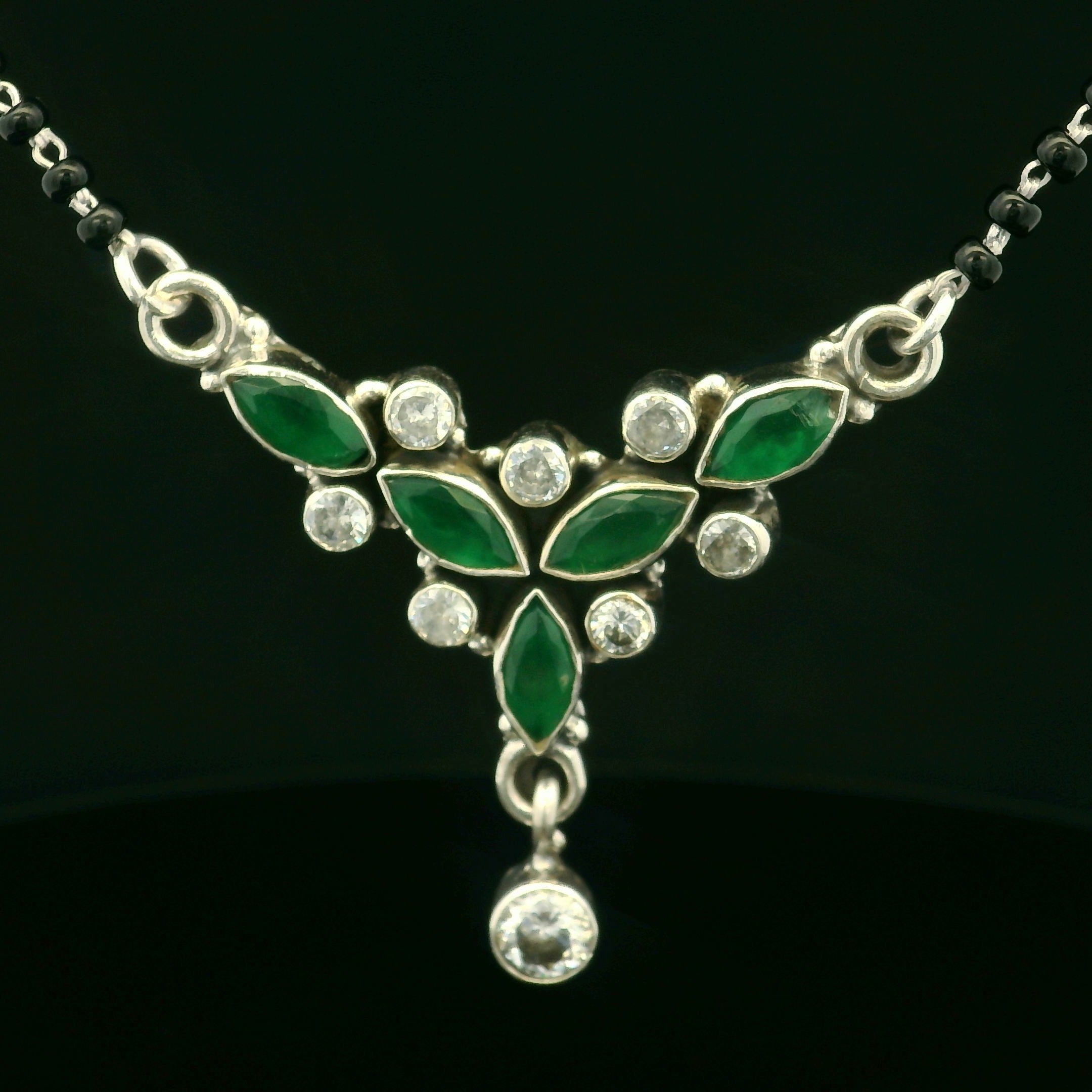Elegant Green and Silver Necklace - Silvenca