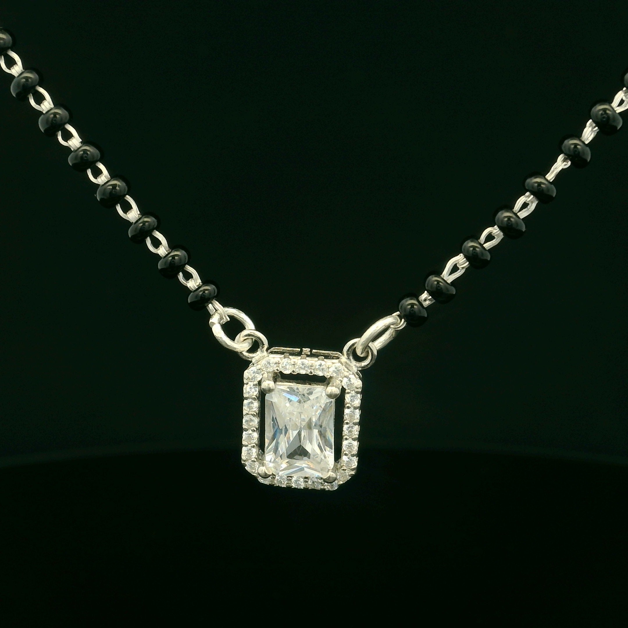 Elegant Silver Pendant Necklace - Silvenca