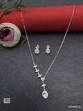 Leaf design Pendant and Stud Earrings Set - Silvenca