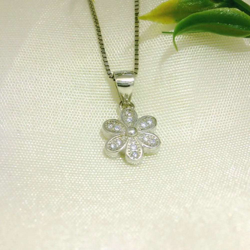 Charming Floral Pendant - Silvenca