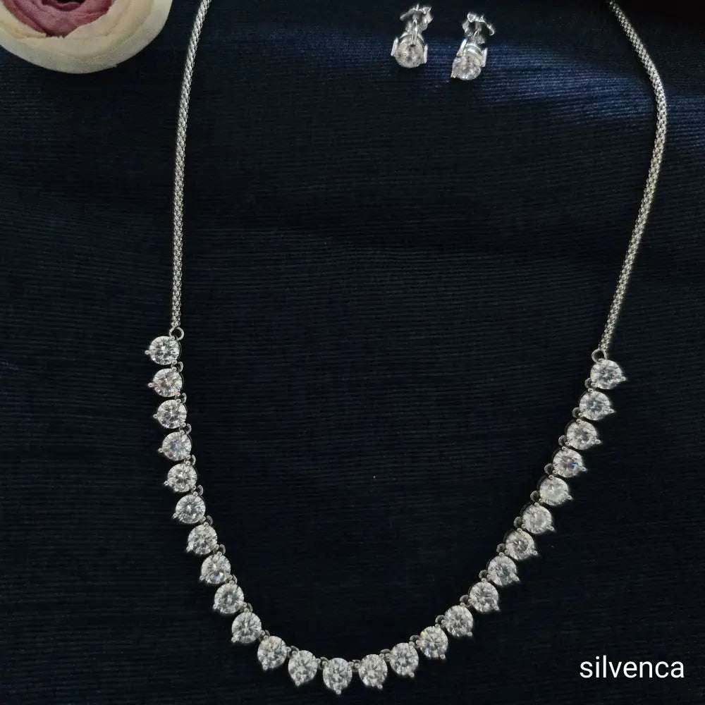 Solitaire Round Shaped Necklace Set - Silvenca