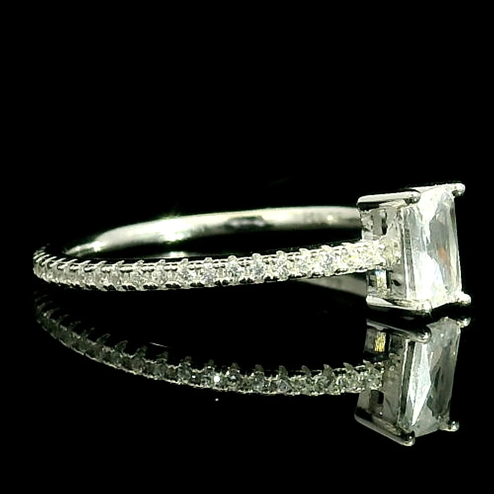 Elegant Silver Ring with Gemstone - Silvenca