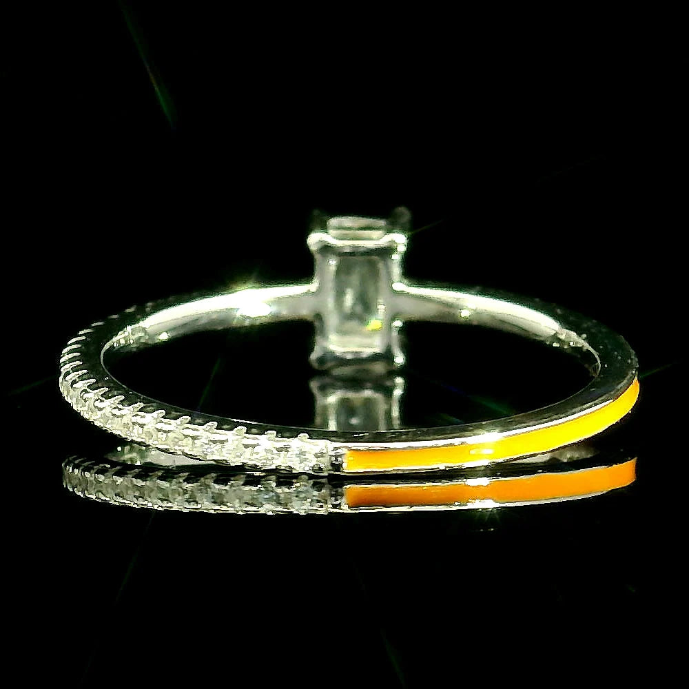 Elegant Silver Ring with Gemstone - Silvenca