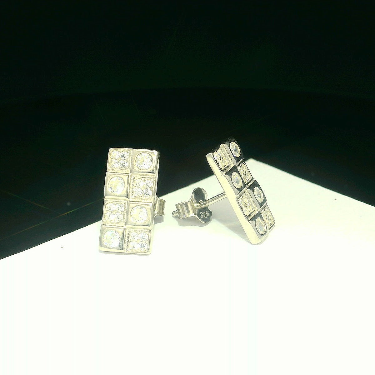 Elegant Diamond Stud Earrings - Silvenca