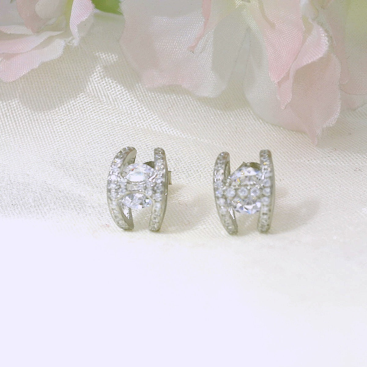 Elegant Silver Earrings with Sparkling Stones - Silvenca