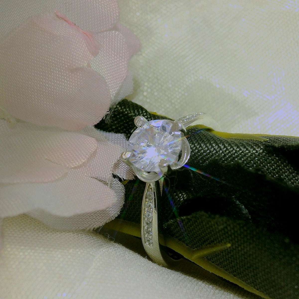 Elegant Silver Engagement Ring - Silvenca