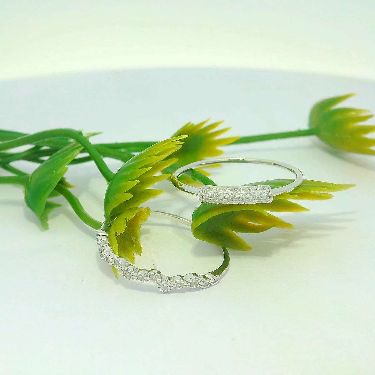 Elegant Silver Rings Display - Silvenca