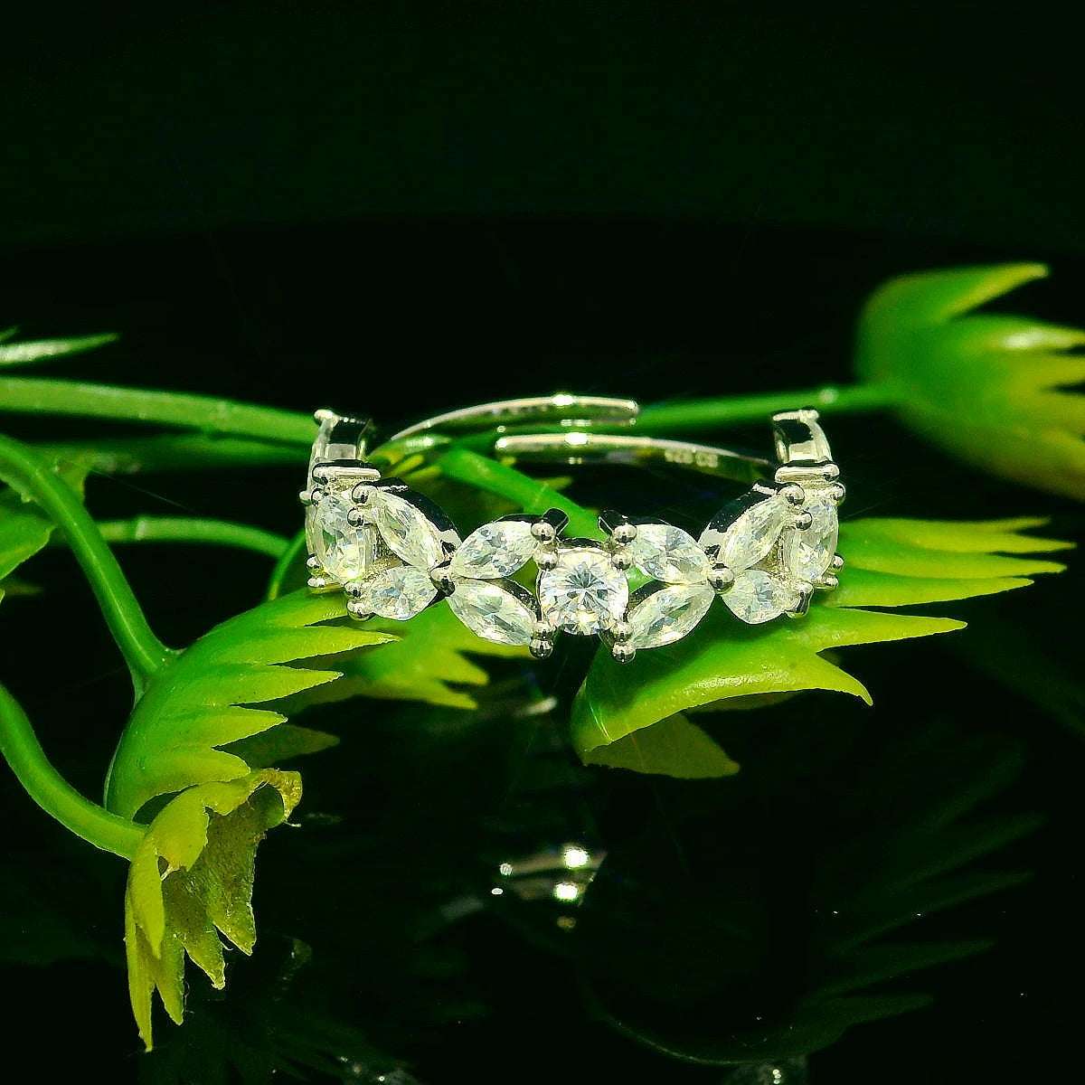 Elegant Silver Ring with Sparkling Stones - Silvenca