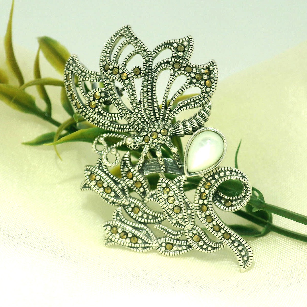 Elegant Silver Floral Brooch - Silvenca