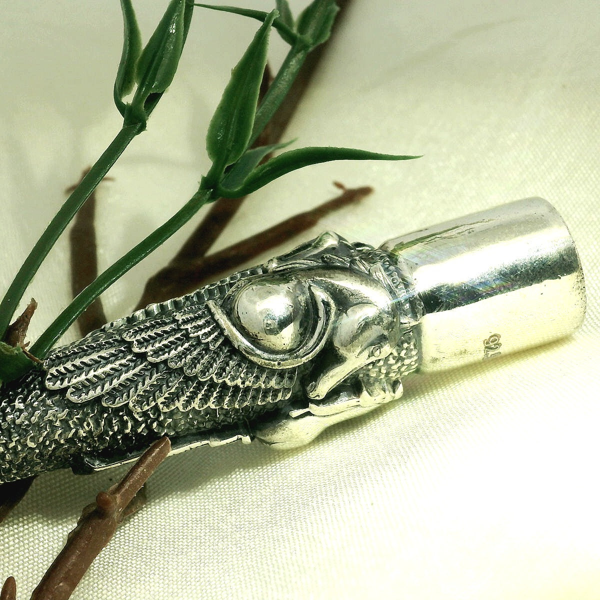 Stunning silver hoka - Silvenca