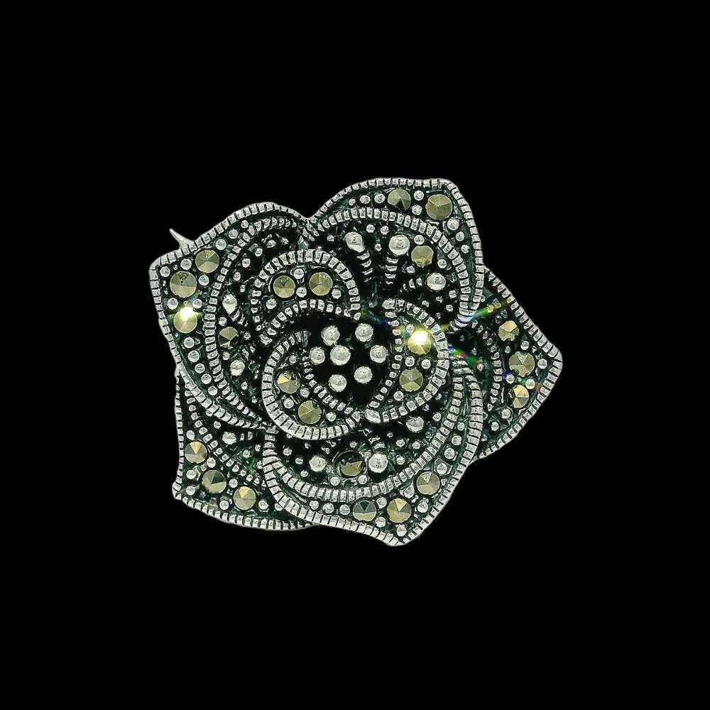 Elegant Heart-Shaped Brooches - Silvenca