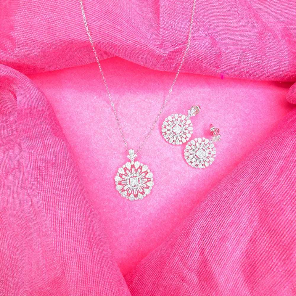 Elegant Diamond Pendant - Silvenca