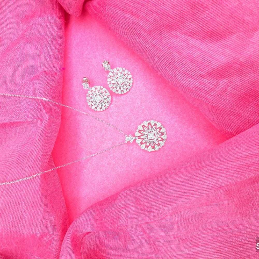 Elegant Diamond Pendant - Silvenca