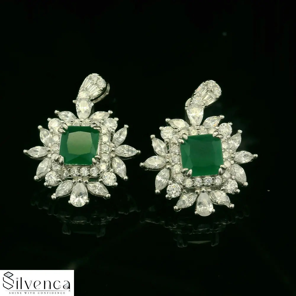 Elegant Emerald and Diamond Pendant - Silvenca