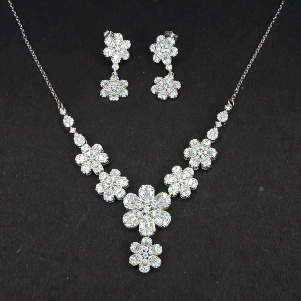 Elegant Floral Silver Necklace - Silvenca