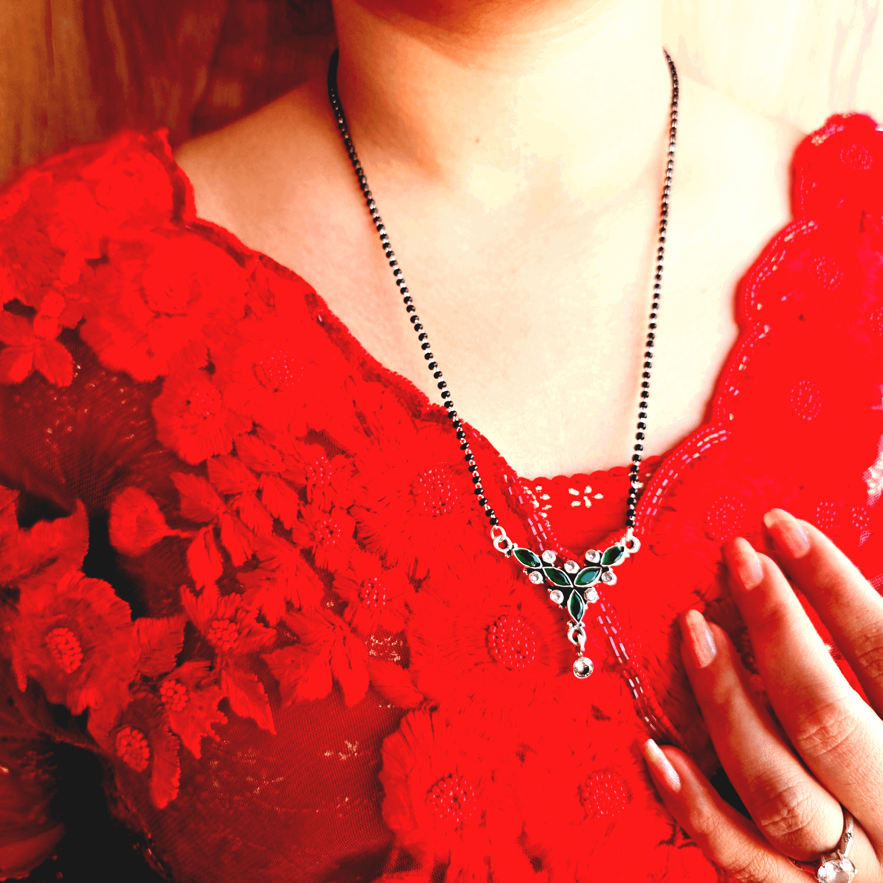 Elegant Green and Silver Necklace - Silvenca