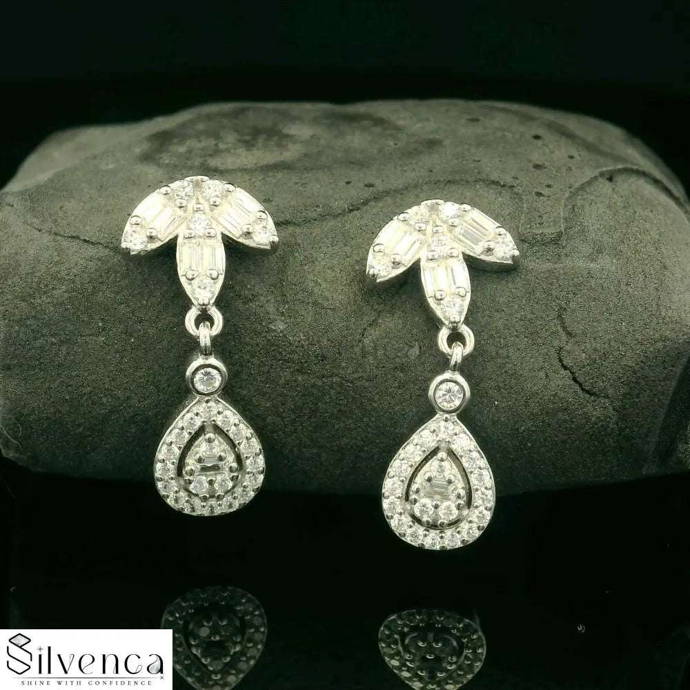Elegant Silver Necklace with Floral Design - Silvenca
