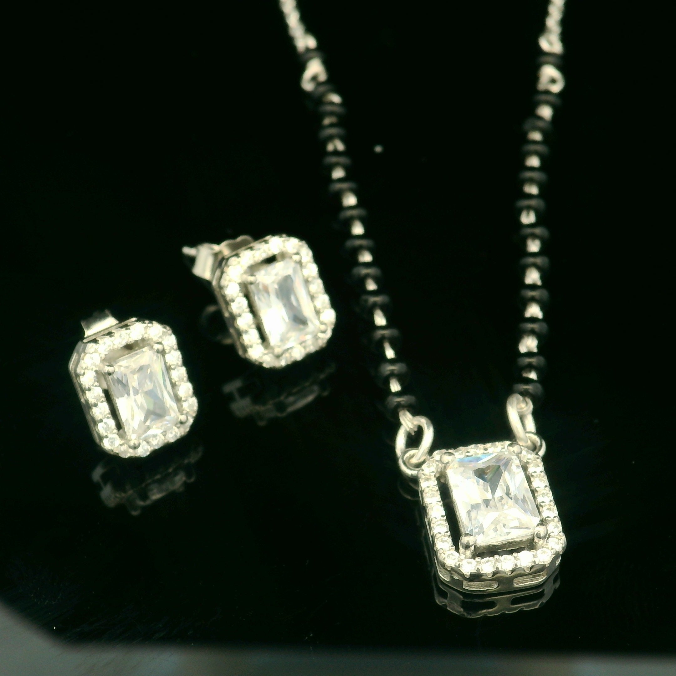 Elegant Silver Pendant Necklace - Silvenca