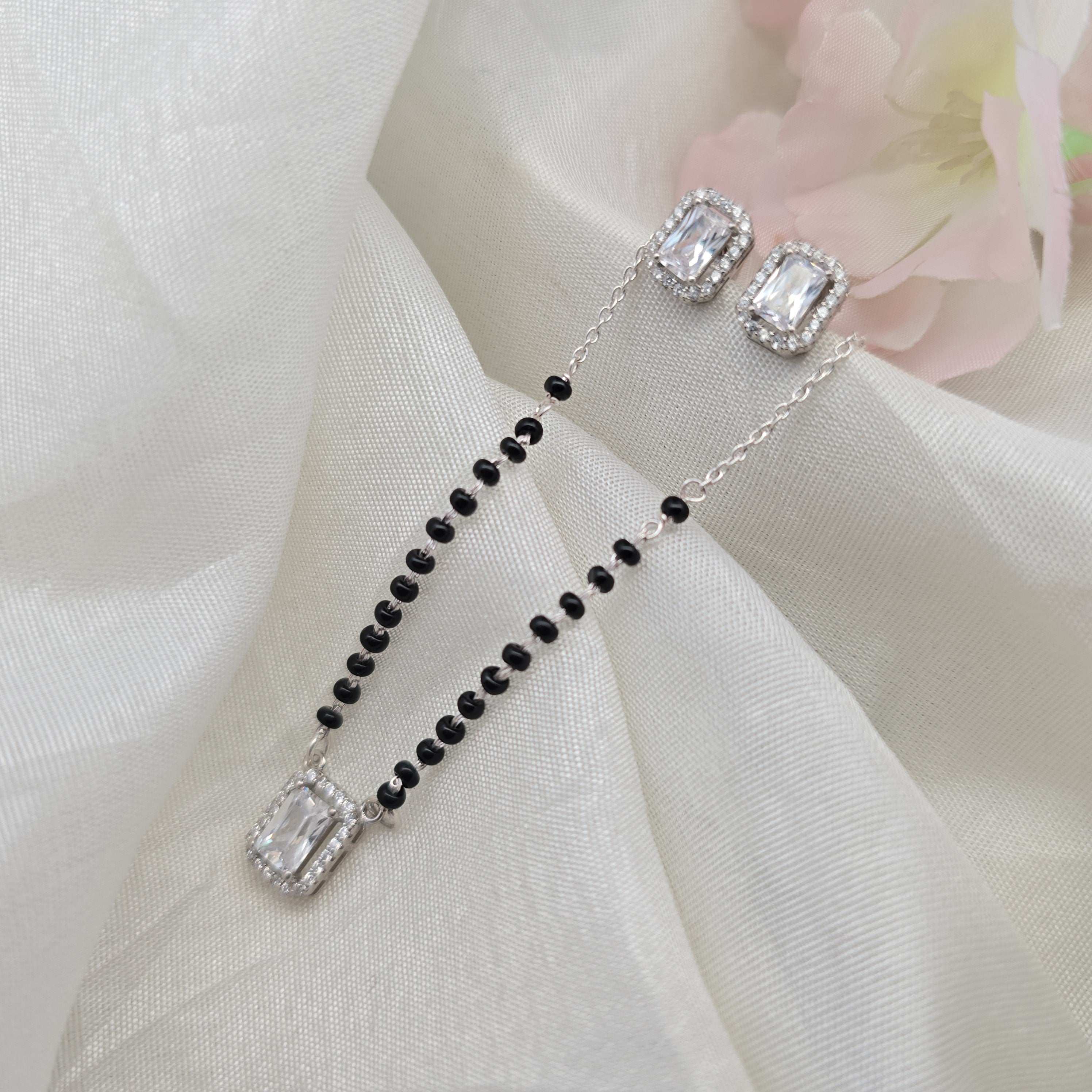 Elegant Silver Pendant Necklace - Silvenca