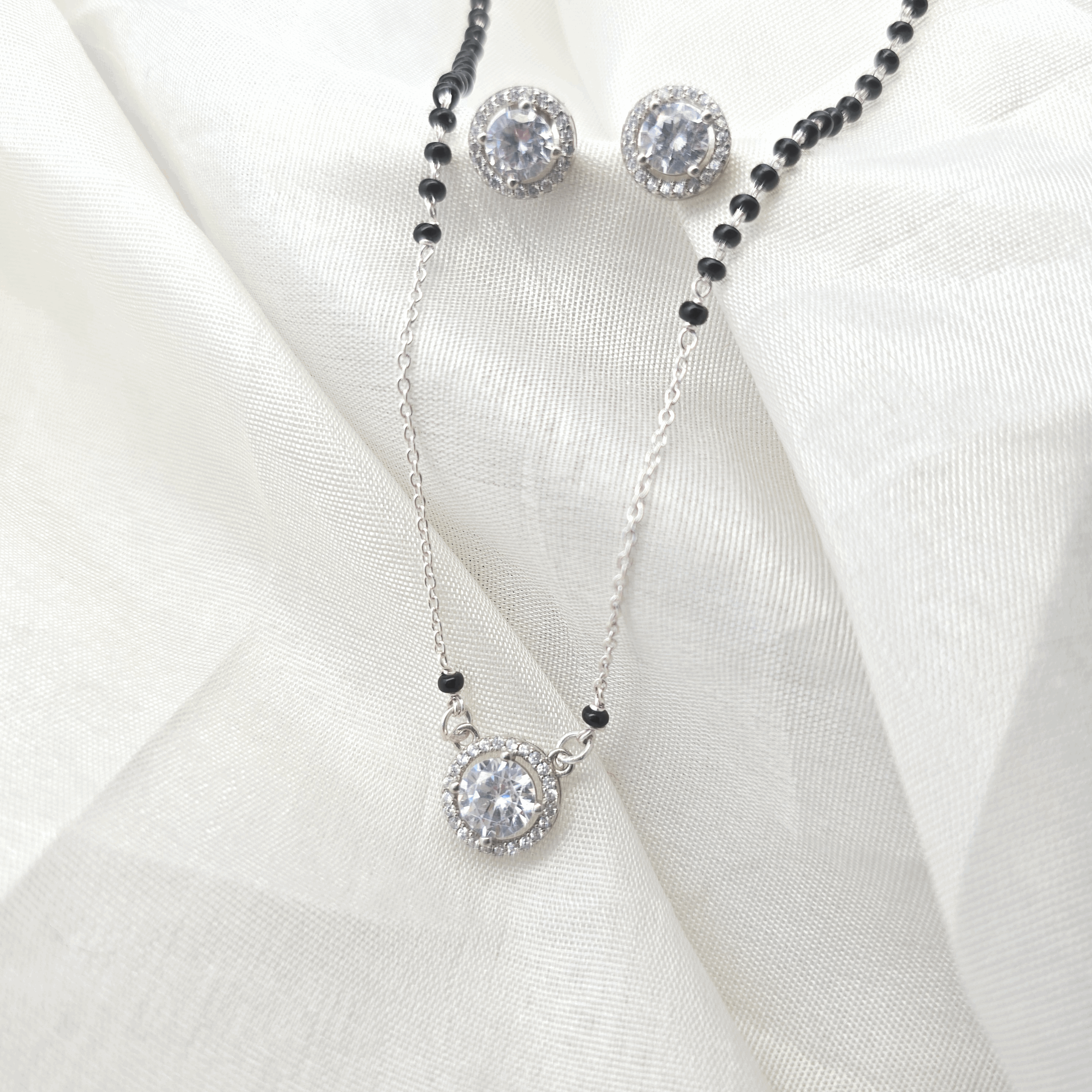 Elegant Silver Pendant with Sparkling Gemstone - Silvenca