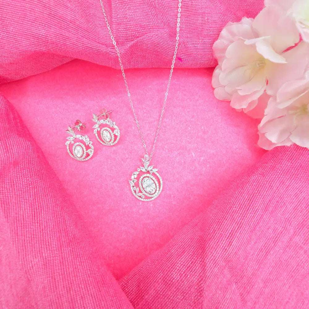 Elegant Silver Pendant with Sparkling Stones - Silvenca