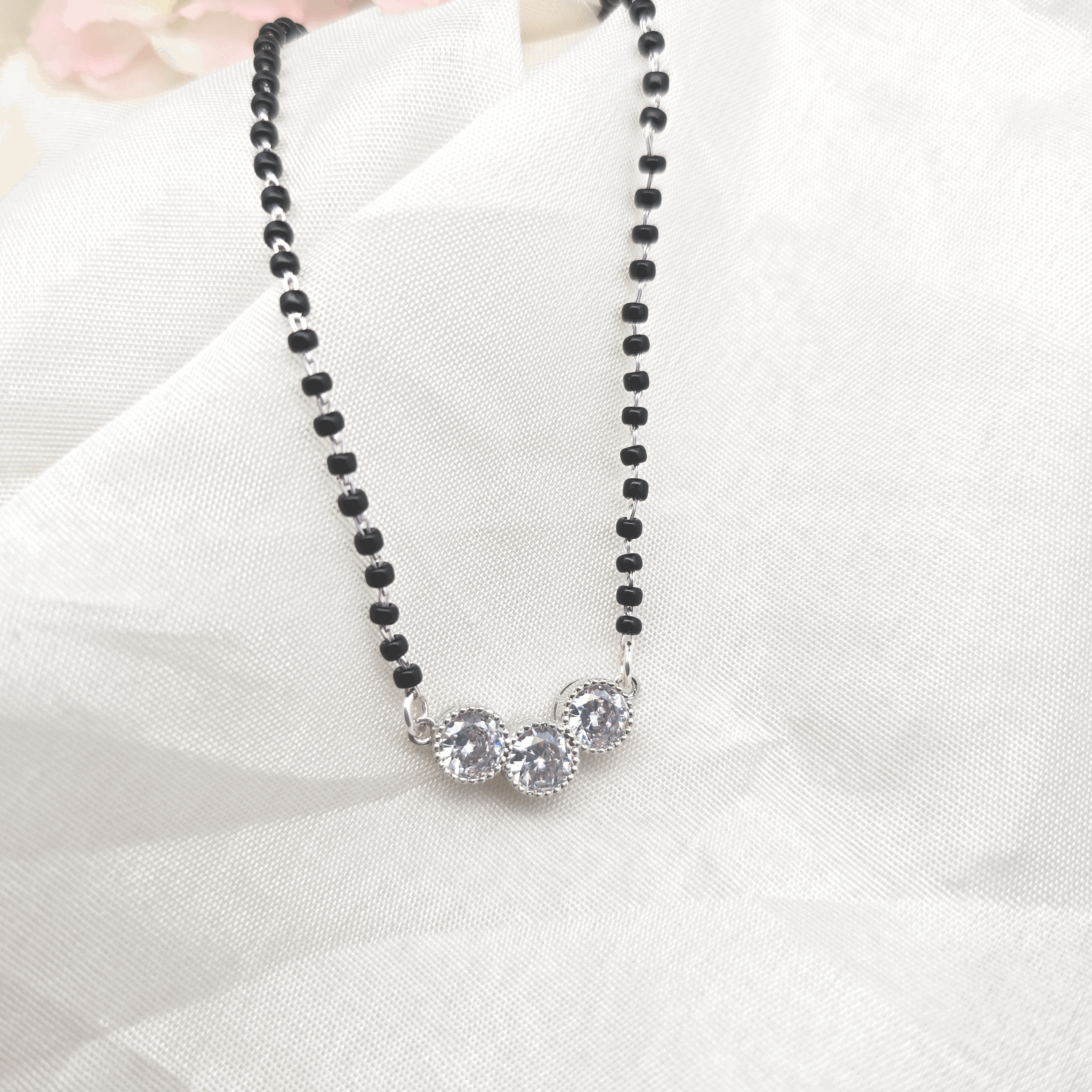 Elegant Three-Stone Necklace - Silvenca