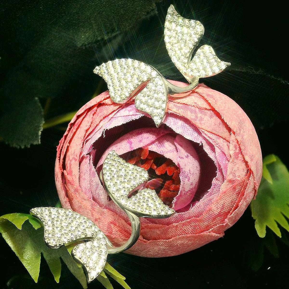 Elegant Leaf-Shaped Earrings - Silvenca