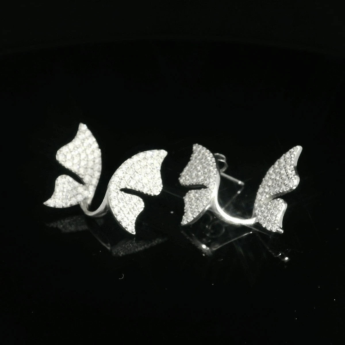 Elegant Leaf-Shaped Earrings - Silvenca