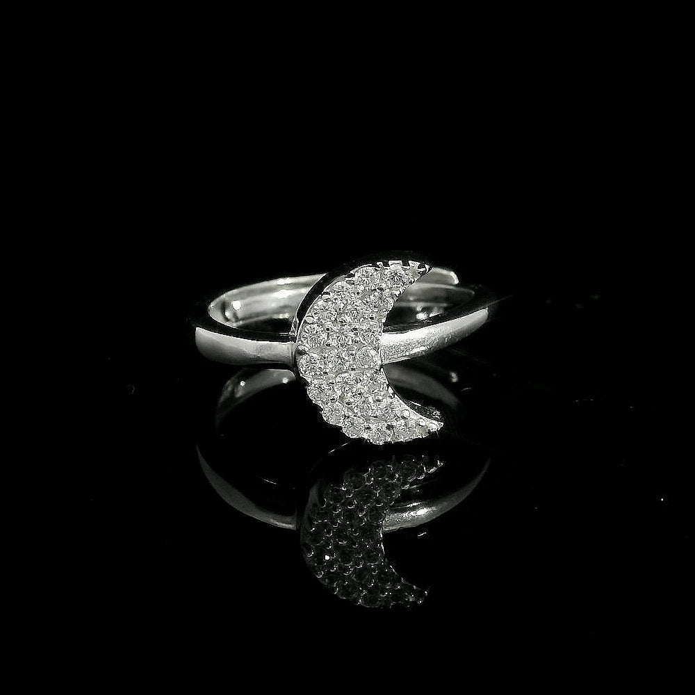 Elegant Silver Ring with Sparkling Details - Silvenca
