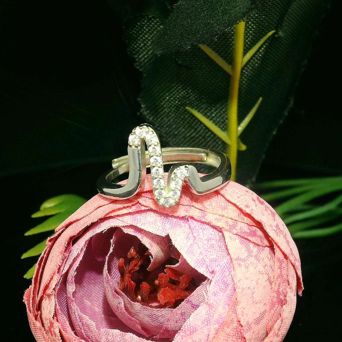 Elegant Silver Ring with Unique Design - Silvenca