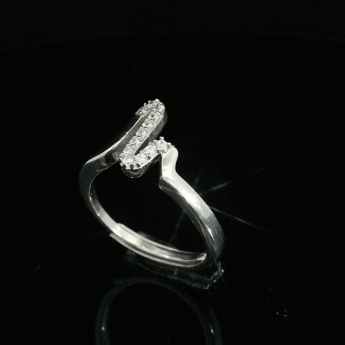 Elegant Silver Ring with Unique Design - Silvenca