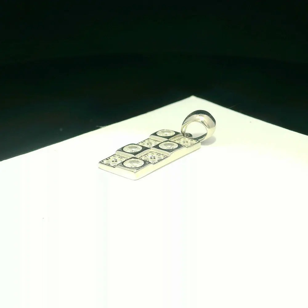 Elegant Silver Pendant with Sparkling Details - Silvenca