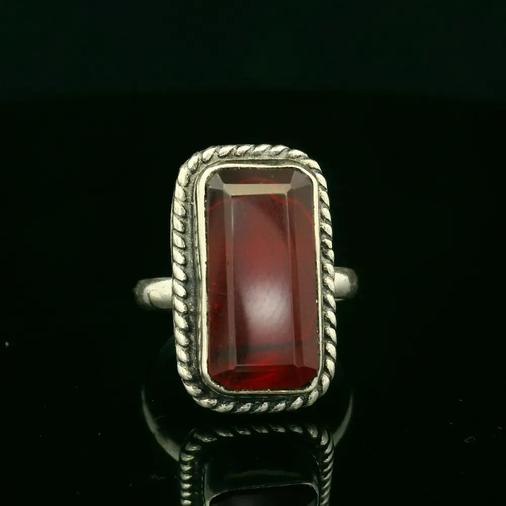 Red gemstone ring - Silvenca
