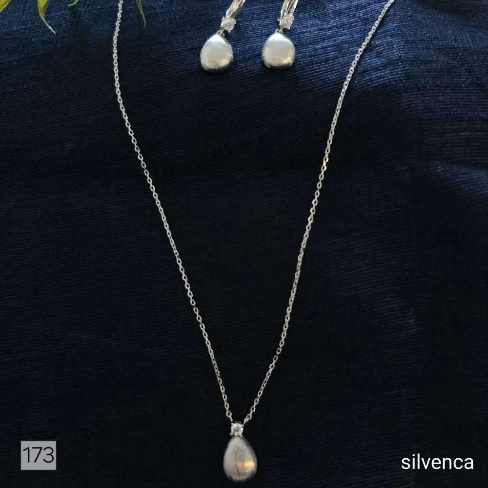 Solitaire Round Pendant Set - Silvenca