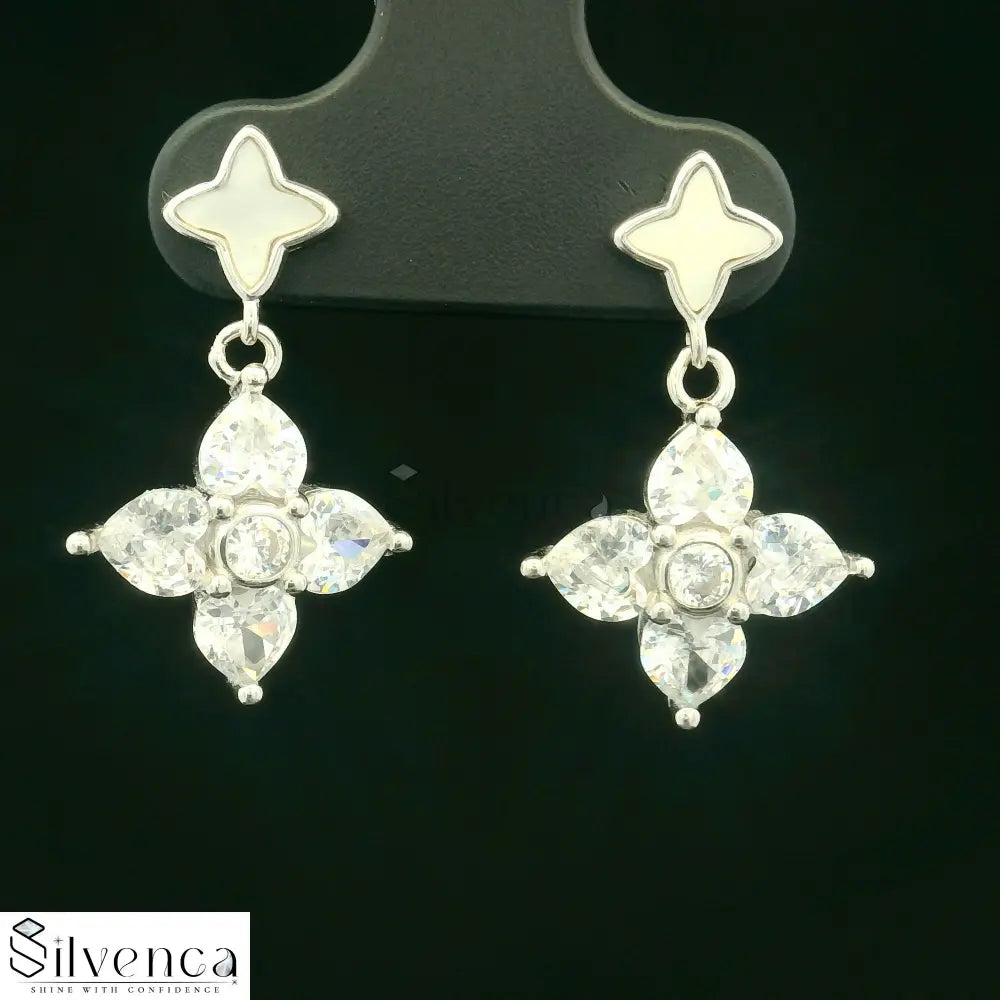Stone Studded Flower Motif Pendant Set with Silver Beads - Silvenca
